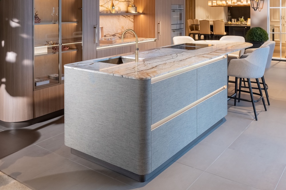 Foto Nieuw in de showroom van Tieleman: Exclusieve maatwerk keuken FotoNieuw in de showroom van Tieleman: Exclusieve maatwerk keuken